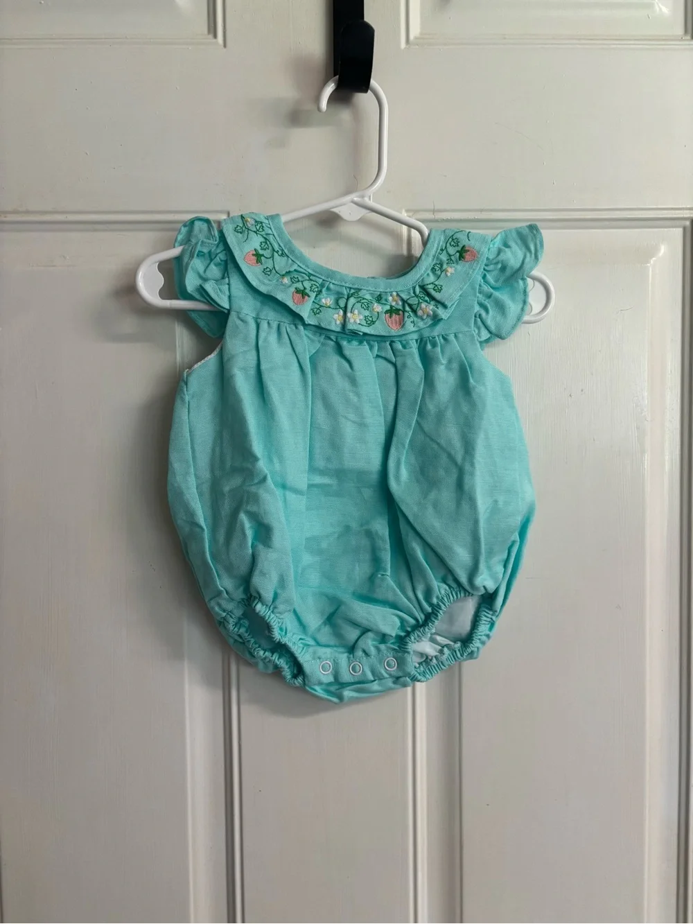 NWT 6M The Oaks Apparel Company Infant Isabelle Aqua Strawberry Bubble.  RT 60